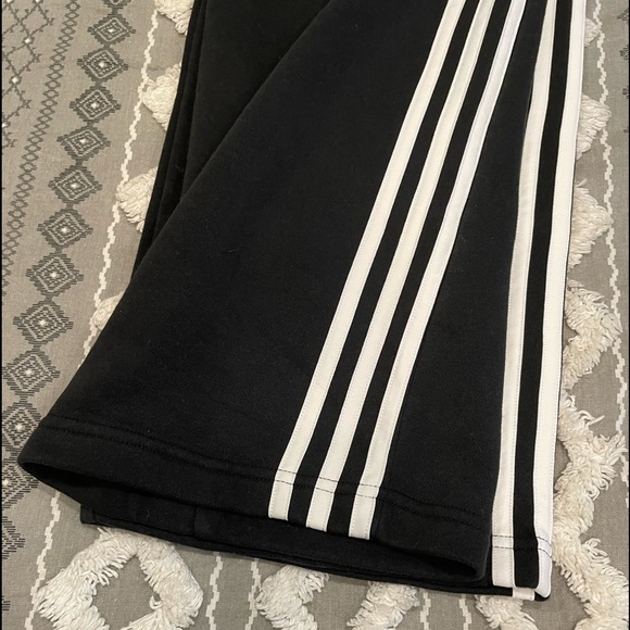 Adidas Women’s Black 3-Stripe Open-Leg Fleece Sweatpants Size M - Picture 4 of 10